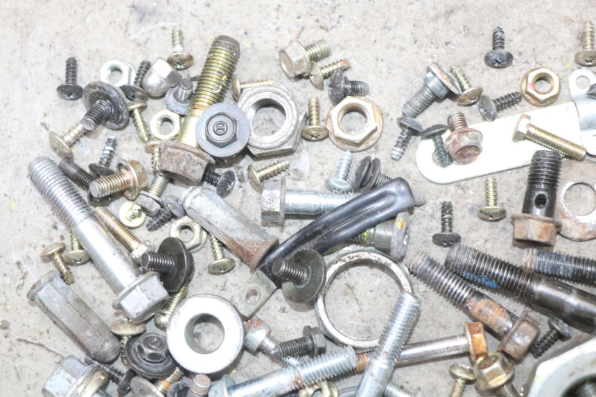 photo de ZAK SCHROEVEN EN BEVESTIGINGSMATERIAAL SYM MIO 50 (2011 - 2017) - Detail van het onderdeel