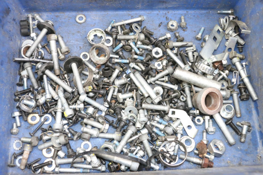 photo de ZAK SCHROEVEN EN BEVESTIGINGSMATERIAAL PIAGGIO MP3 HPE 350 (2018 - 2020) - Detail van het onderdeel