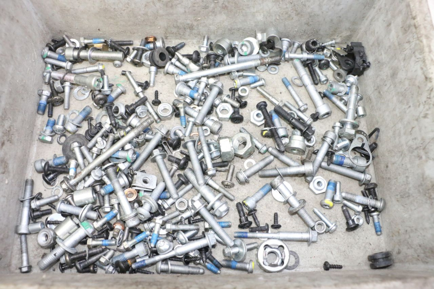 photo de ZAK SCHROEVEN EN BEVESTIGINGSMATERIAAL PIAGGIO MP3 HPE 310 (2024 - 2025) - Hoofdaanzicht