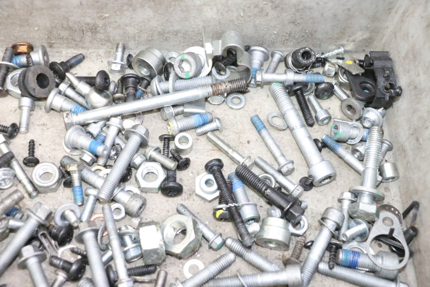 photo de ZAK SCHROEVEN EN BEVESTIGINGSMATERIAAL PIAGGIO MP3 HPE 310 (2024 - 2025) - Technische close-up