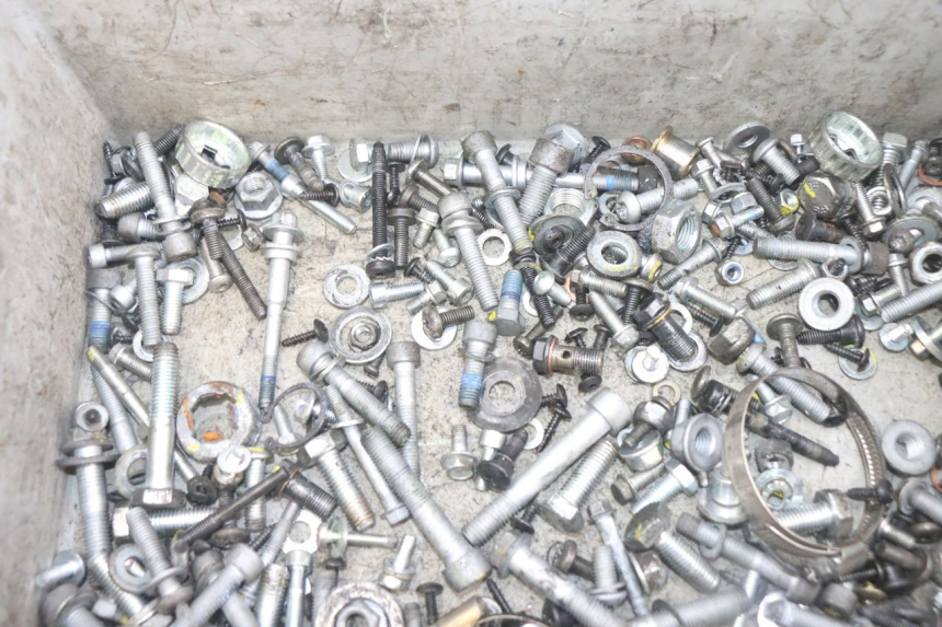 photo de ZAK SCHROEVEN EN BEVESTIGINGSMATERIAAL PIAGGIO MP3 HPE 300 (2019 - 2026) - Zoom op gebruiksstaat