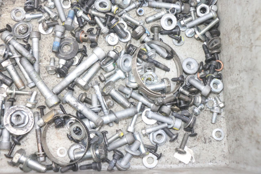 photo de ZAK SCHROEVEN EN BEVESTIGINGSMATERIAAL PIAGGIO MP3 HPE 300 (2019 - 2026) - Technische close-up