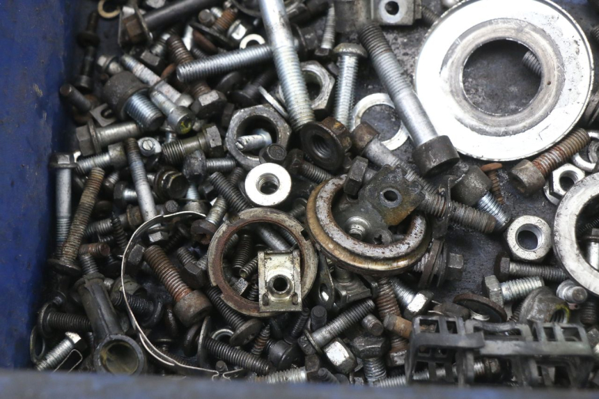 photo de ZAK SCHROEVEN EN BEVESTIGINGSMATERIAAL PIAGGIO MP3 LT 400 (2007 - 2012) - Detail van het onderdeel