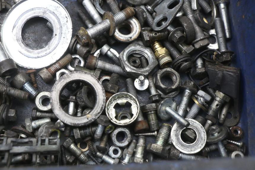 photo de ZAK SCHROEVEN EN BEVESTIGINGSMATERIAAL PIAGGIO MP3 LT 400 (2007 - 2012) - Zoom op gebruiksstaat