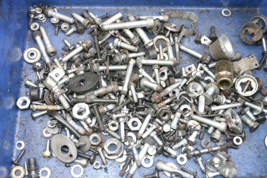 photo de ZAK SCHROEVEN EN BEVESTIGINGSMATERIAAL PIAGGIO MP3 LT 400 (2007 - 2012) - Detail van het onderdeel