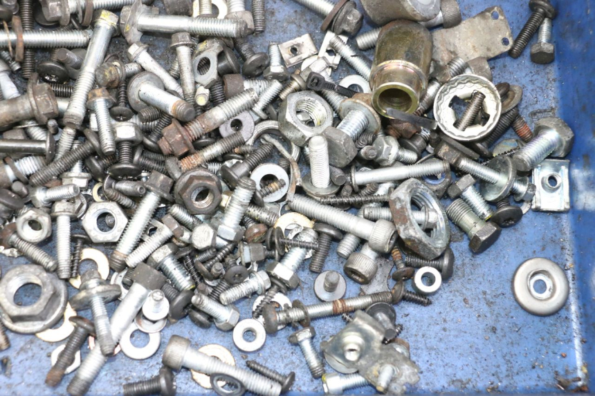 photo de ZAK SCHROEVEN EN BEVESTIGINGSMATERIAAL PIAGGIO MP3 LT 400 (2007 - 2012) - Zoom op gebruiksstaat