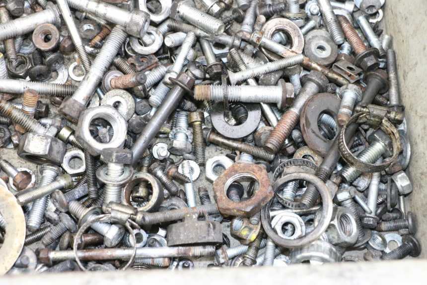 photo de ZAK SCHROEVEN EN BEVESTIGINGSMATERIAAL PIAGGIO MP3 LT 400 (2007 - 2012) - Zoom op gebruiksstaat