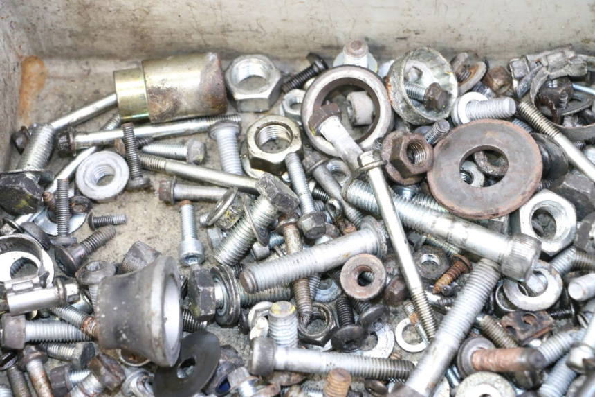 photo de ZAK SCHROEVEN EN BEVESTIGINGSMATERIAAL PIAGGIO MP3 LT 400 (2007 - 2012) - Technische close-up