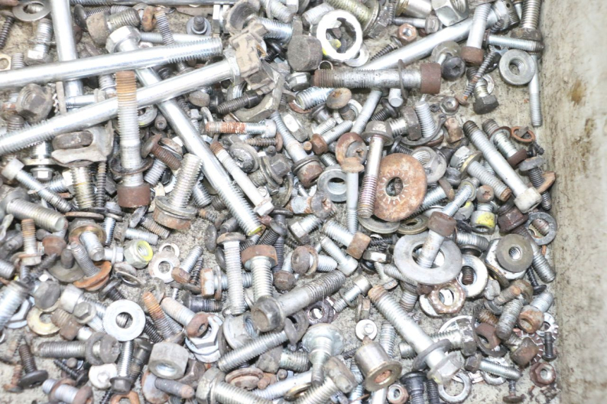 photo de ZAK SCHROEVEN EN BEVESTIGINGSMATERIAAL PIAGGIO MP3 LT 400 (2007 - 2012) - Detail van het onderdeel