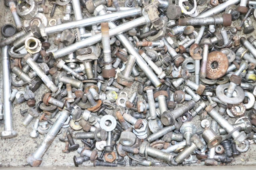 photo de ZAK SCHROEVEN EN BEVESTIGINGSMATERIAAL PIAGGIO MP3 LT 400 (2007 - 2012) - Andere kijkhoek