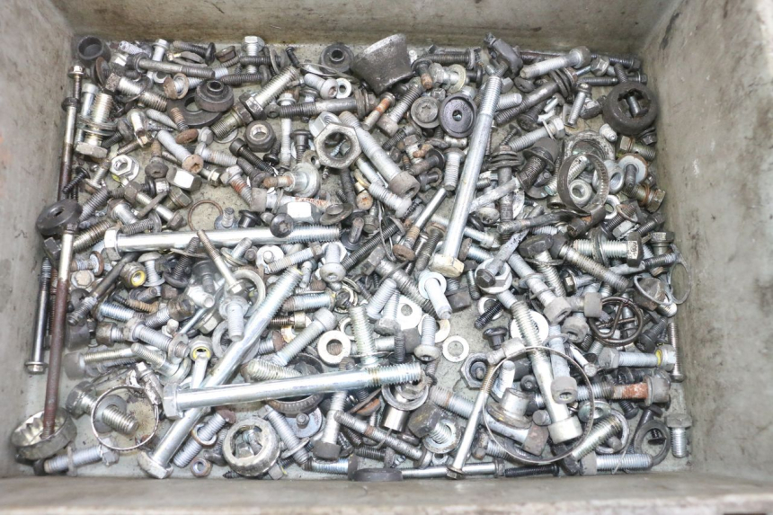 photo de ZAK SCHROEVEN EN BEVESTIGINGSMATERIAAL PIAGGIO MP3 LT 300 (2010 - 2016) - Hoofdaanzicht