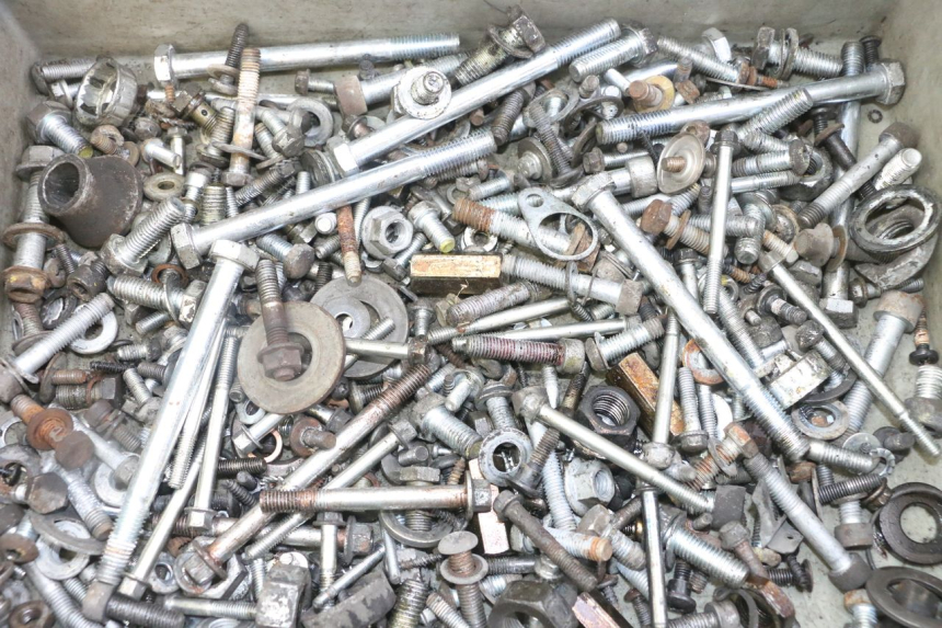 photo de ZAK SCHROEVEN EN BEVESTIGINGSMATERIAAL PIAGGIO MP3 LT 400 (2007 - 2012) - Detail van het onderdeel