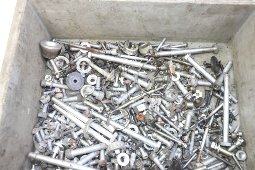 photo de ZAK SCHROEVEN EN BEVESTIGINGSMATERIAAL PIAGGIO MP3 LT 300 (2010 - 2016) - Detail van het onderdeel