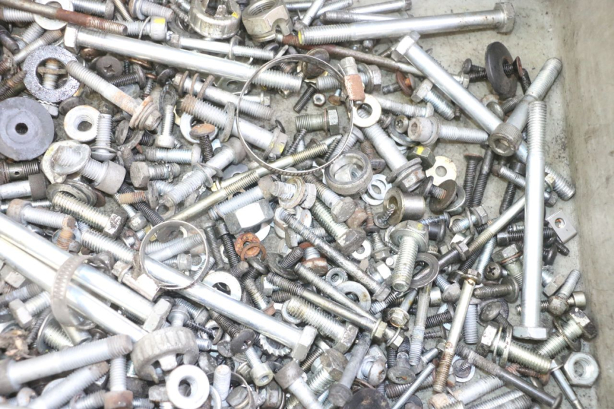 photo de ZAK SCHROEVEN EN BEVESTIGINGSMATERIAAL PIAGGIO MP3 LT 300 (2010 - 2016) - Zoom op gebruiksstaat