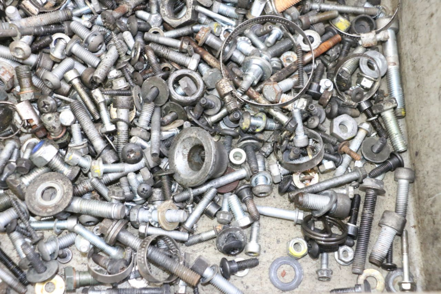 photo de ZAK SCHROEVEN EN BEVESTIGINGSMATERIAAL PIAGGIO MP3 LT 300 (2010 - 2016) - Detail van het onderdeel