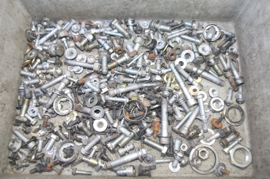 photo de ZAK SCHROEVEN EN BEVESTIGINGSMATERIAAL PIAGGIO MP3 LT 400 (2007 - 2012) - Hoofdaanzicht