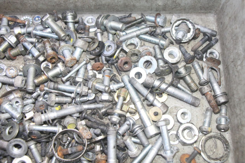 photo de ZAK SCHROEVEN EN BEVESTIGINGSMATERIAAL PIAGGIO MP3 LT 400 (2007 - 2012) - Zoom op gebruiksstaat