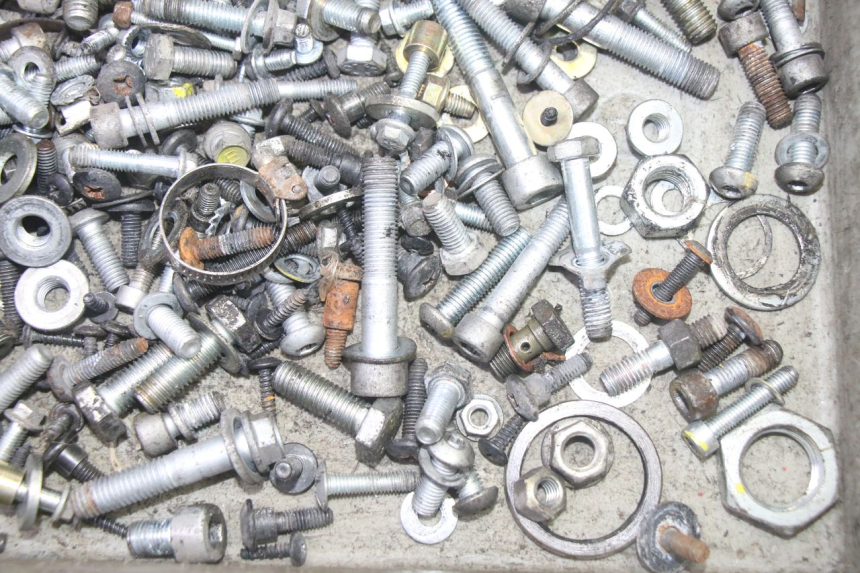 photo de ZAK SCHROEVEN EN BEVESTIGINGSMATERIAAL PIAGGIO MP3 LT 400 (2007 - 2012) - Technische close-up