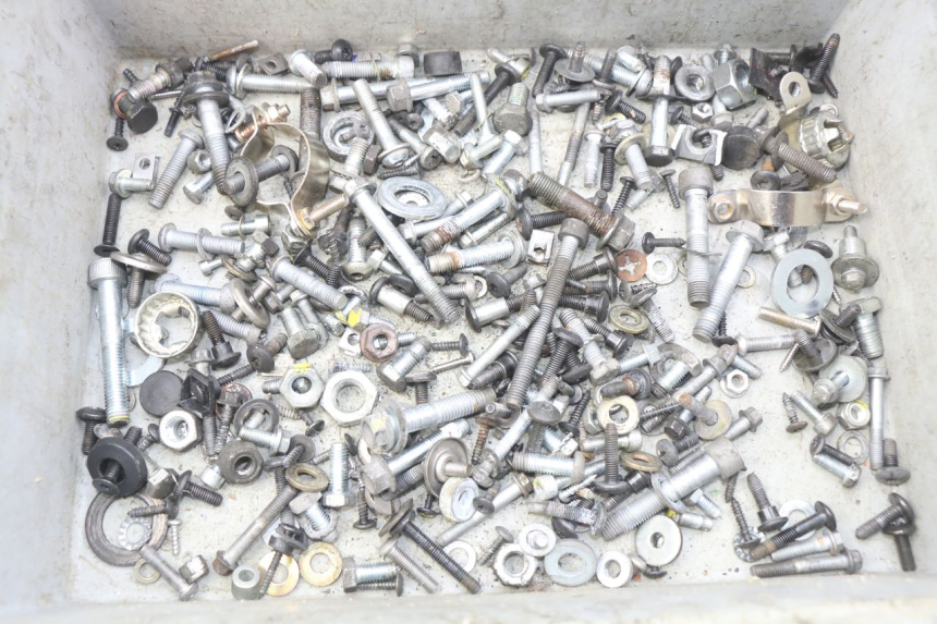 photo de ZAK SCHROEVEN EN BEVESTIGINGSMATERIAAL PIAGGIO MP3 500 (2011 - 2015) - Detail van het onderdeel