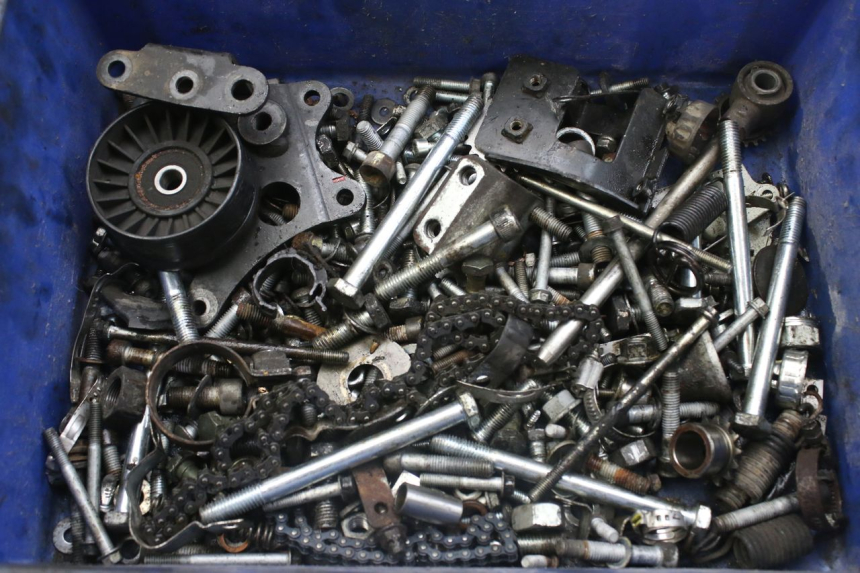 photo de ZAK SCHROEVEN EN BEVESTIGINGSMATERIAAL PIAGGIO MP3 RL 250 (2006 - 2010) - Hoofdaanzicht