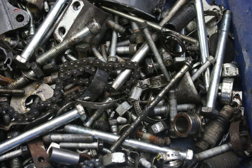 photo de ZAK SCHROEVEN EN BEVESTIGINGSMATERIAAL PIAGGIO MP3 RL 250 (2006 - 2010) - Zoom op gebruiksstaat