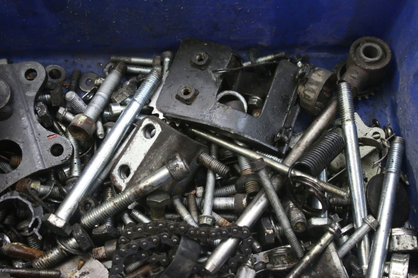 photo de ZAK SCHROEVEN EN BEVESTIGINGSMATERIAAL PIAGGIO MP3 RL 250 (2006 - 2010) - Andere kijkhoek