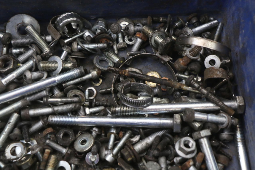 photo de ZAK SCHROEVEN EN BEVESTIGINGSMATERIAAL PIAGGIO MP3 125 (2006 - 2014) - Zoom op gebruiksstaat