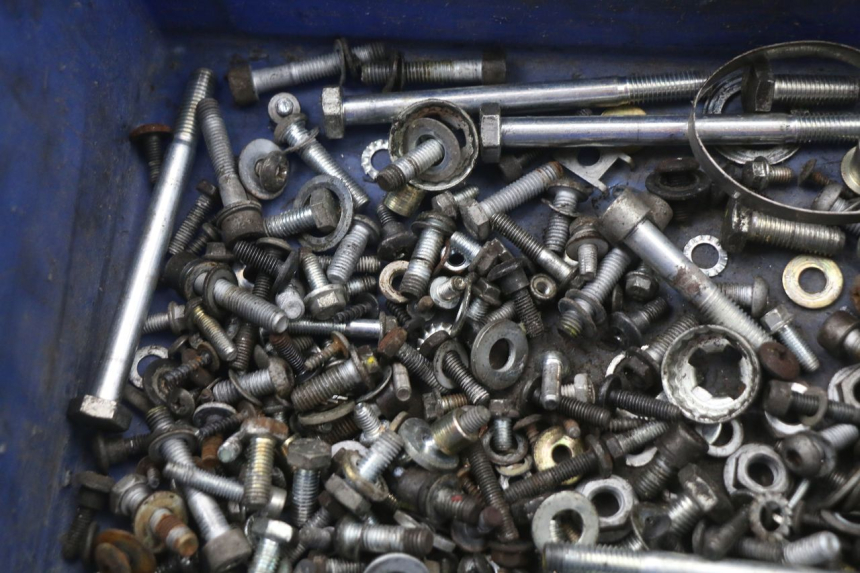 photo de ZAK SCHROEVEN EN BEVESTIGINGSMATERIAAL PIAGGIO MP3 125 (2006 - 2014) - Detail van het onderdeel