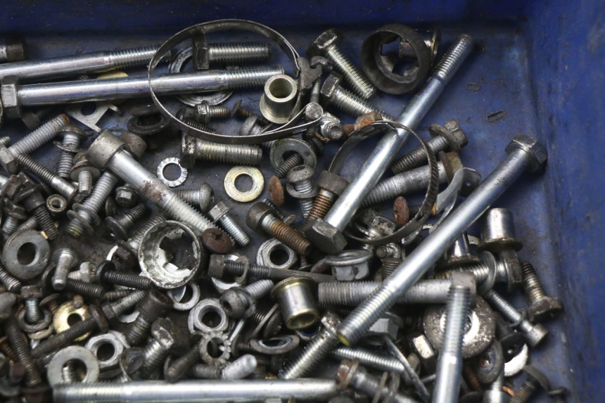 photo de ZAK SCHROEVEN EN BEVESTIGINGSMATERIAAL PIAGGIO MP3 125 (2006 - 2014) - Zoom op gebruiksstaat