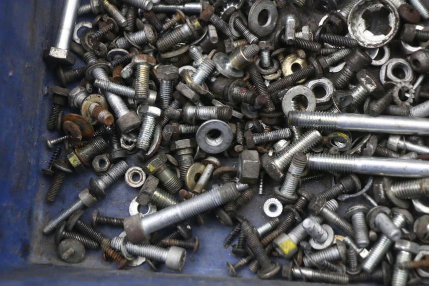 photo de ZAK SCHROEVEN EN BEVESTIGINGSMATERIAAL PIAGGIO MP3 125 (2006 - 2014) - Andere kijkhoek