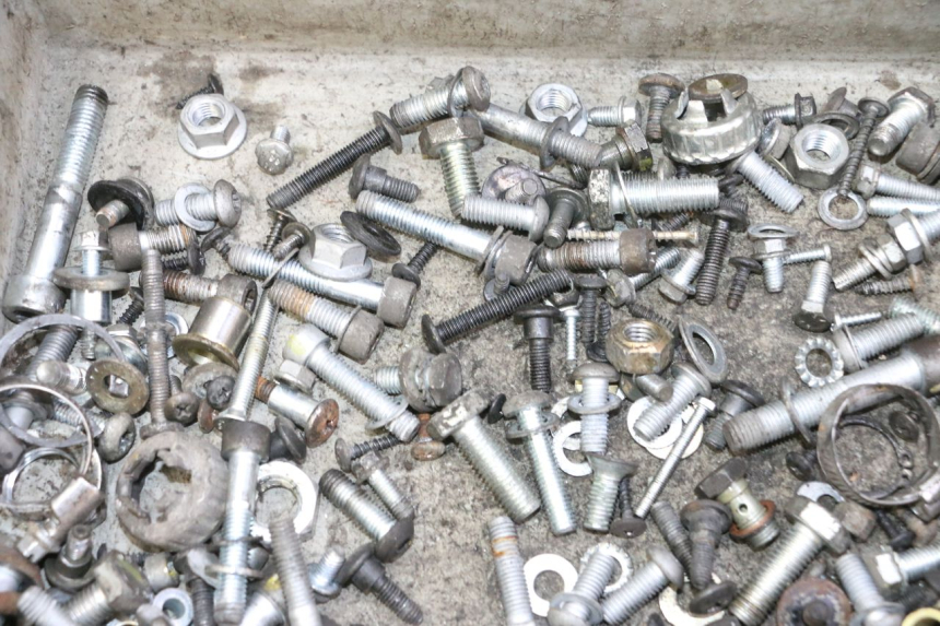 photo de ZAK SCHROEVEN EN BEVESTIGINGSMATERIAAL PIAGGIO MP3 125 (2006 - 2014) - Detail van het onderdeel