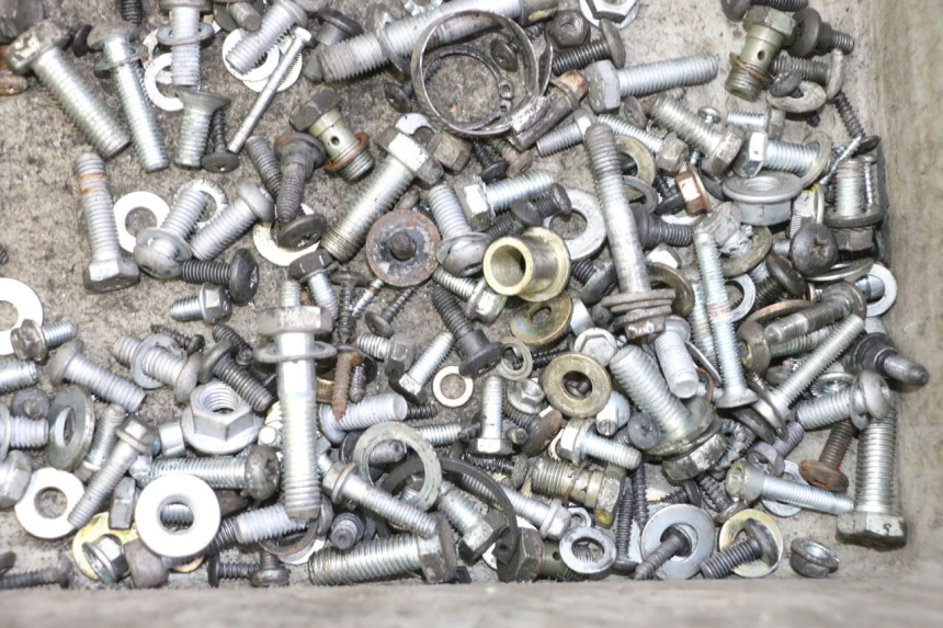 photo de ZAK SCHROEVEN EN BEVESTIGINGSMATERIAAL PIAGGIO MP3 125 (2006 - 2014) - Andere kijkhoek