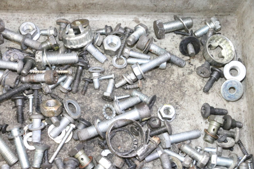 photo de ZAK SCHROEVEN EN BEVESTIGINGSMATERIAAL PIAGGIO MP3 125 (2006 - 2014) - Technische close-up