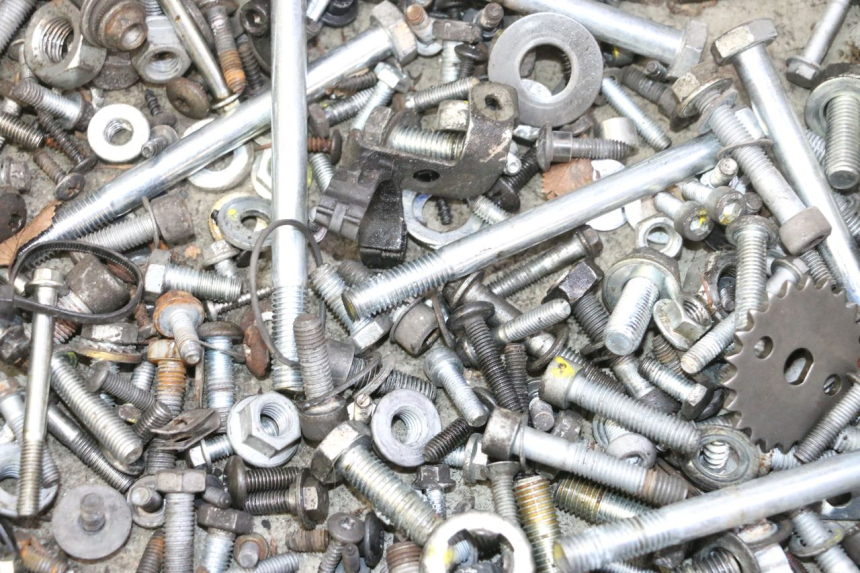 photo de ZAK SCHROEVEN EN BEVESTIGINGSMATERIAAL PIAGGIO MP3 RL 250 (2006 - 2010) - Detail van het onderdeel