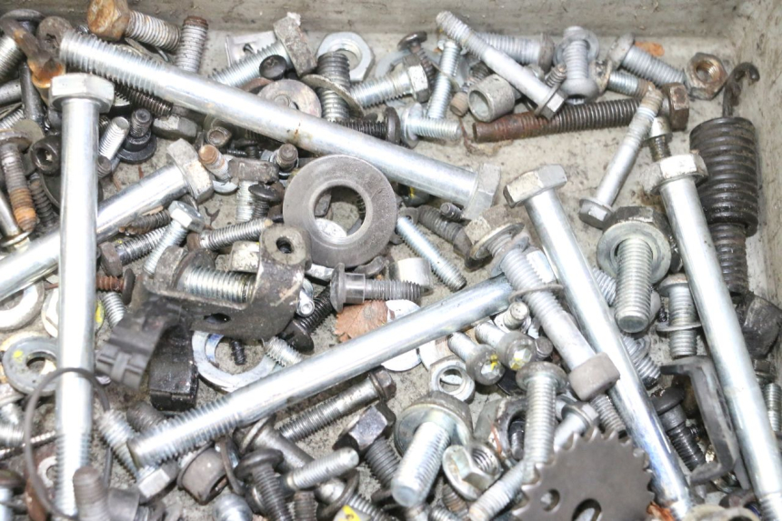 photo de ZAK SCHROEVEN EN BEVESTIGINGSMATERIAAL PIAGGIO MP3 RL 250 (2006 - 2010) - Overzicht