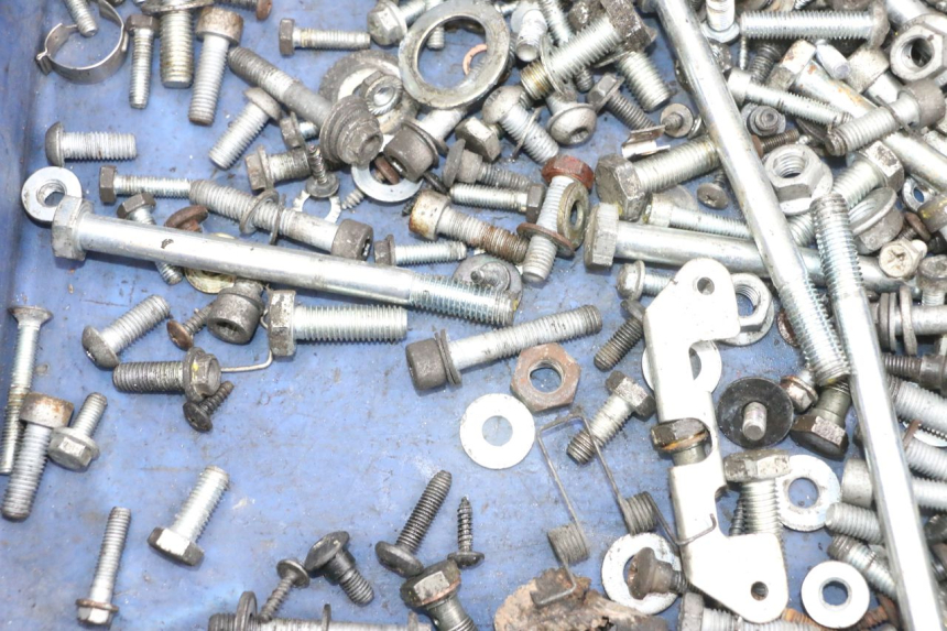 photo de ZAK SCHROEVEN EN BEVESTIGINGSMATERIAAL PIAGGIO MP3 125 (2006 - 2014) - Zoom op gebruiksstaat