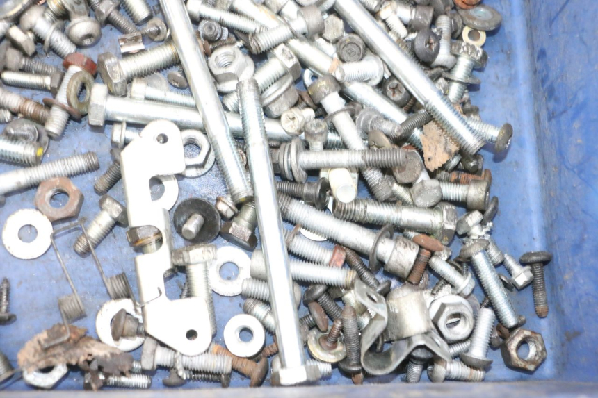 photo de ZAK SCHROEVEN EN BEVESTIGINGSMATERIAAL PIAGGIO MP3 125 (2006 - 2014) - Andere kijkhoek