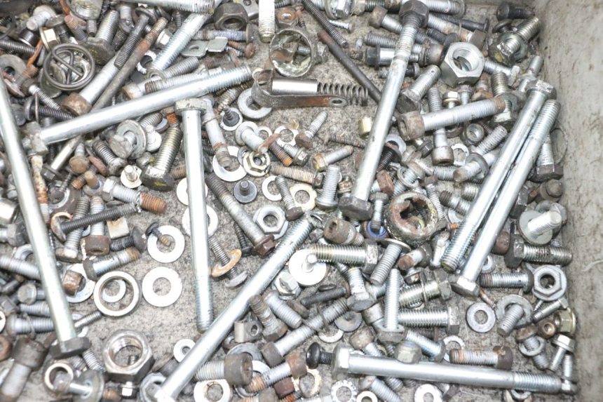 photo de ZAK SCHROEVEN EN BEVESTIGINGSMATERIAAL PIAGGIO MP3 RL 250 (2006 - 2010) - Detail van het onderdeel