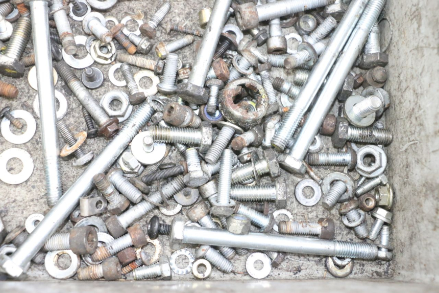 photo de ZAK SCHROEVEN EN BEVESTIGINGSMATERIAAL PIAGGIO MP3 RL 250 (2006 - 2010) - Technische close-up