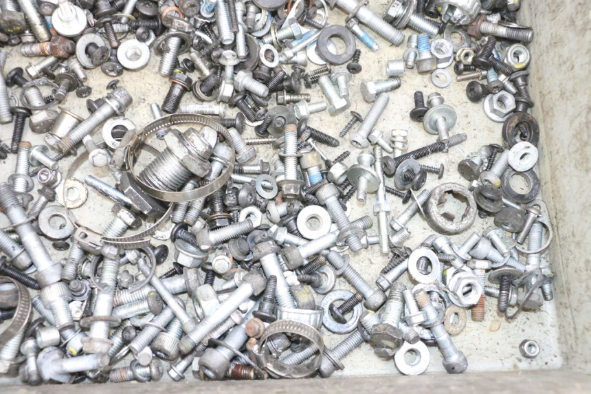 photo de ZAK SCHROEVEN EN BEVESTIGINGSMATERIAAL PIAGGIO MP3 500 (2016 - 2018) - Detail van het onderdeel