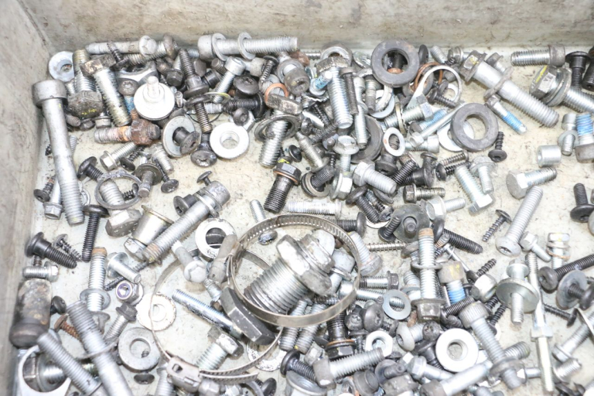 photo de ZAK SCHROEVEN EN BEVESTIGINGSMATERIAAL PIAGGIO MP3 500 (2016 - 2018) - Zoom op gebruiksstaat