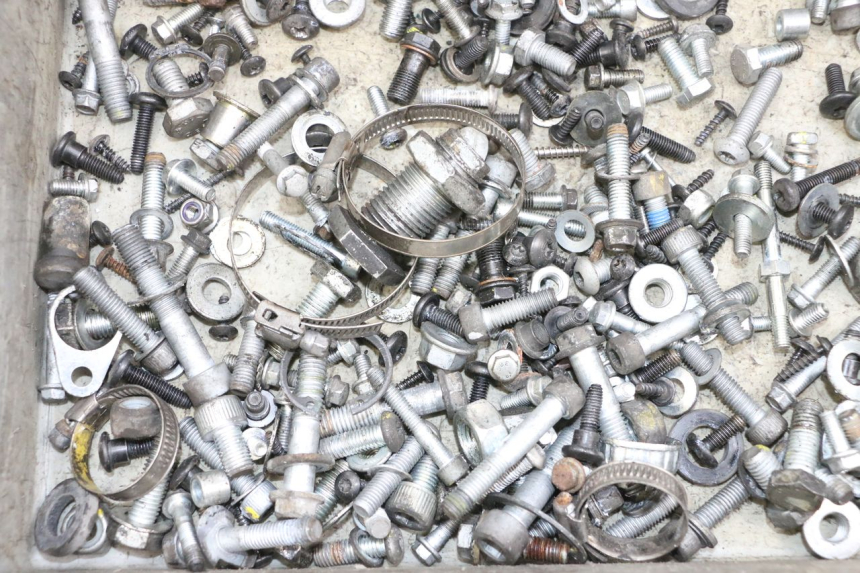 photo de ZAK SCHROEVEN EN BEVESTIGINGSMATERIAAL PIAGGIO MP3 500 (2016 - 2018) - Andere kijkhoek