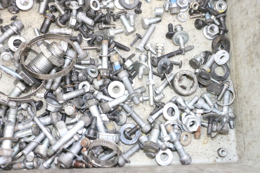 photo de ZAK SCHROEVEN EN BEVESTIGINGSMATERIAAL PIAGGIO MP3 500 (2016 - 2018) - Technische close-up