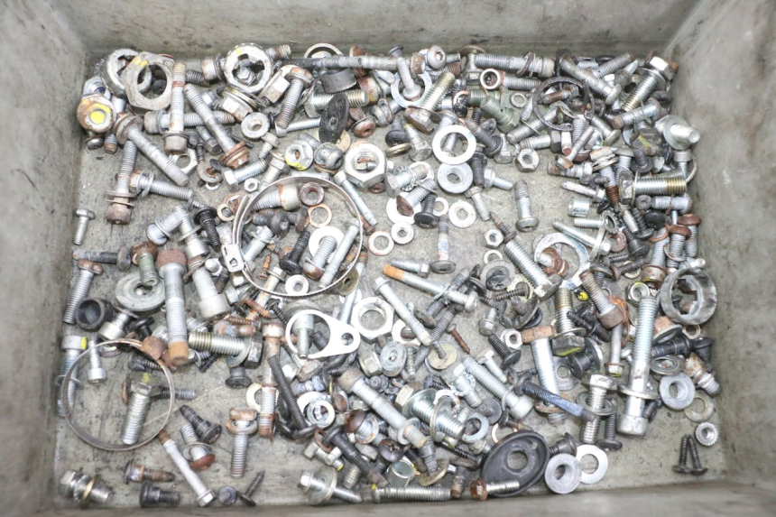 photo de ZAK SCHROEVEN EN BEVESTIGINGSMATERIAAL PIAGGIO MP3 RL 250 (2006 - 2010) - Hoofdaanzicht