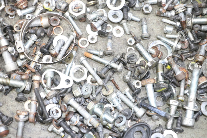 photo de ZAK SCHROEVEN EN BEVESTIGINGSMATERIAAL PIAGGIO MP3 RL 250 (2006 - 2010) - Detail van het onderdeel