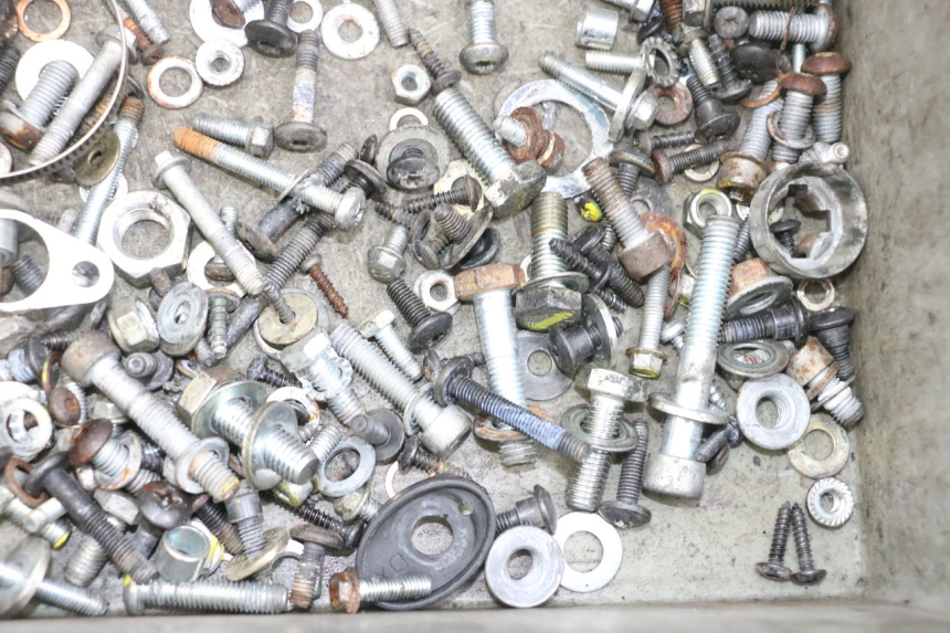 photo de ZAK SCHROEVEN EN BEVESTIGINGSMATERIAAL PIAGGIO MP3 RL 250 (2006 - 2010) - Technische close-up