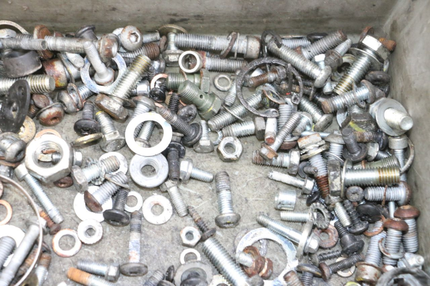 photo de ZAK SCHROEVEN EN BEVESTIGINGSMATERIAAL PIAGGIO MP3 RL 250 (2006 - 2010) - Overzicht