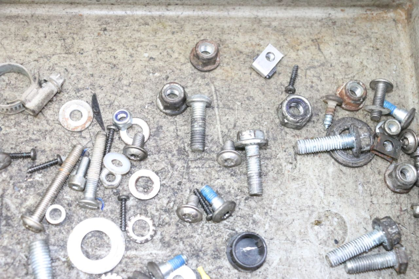 photo de ZAK SCHROEVEN EN BEVESTIGINGSMATERIAAL RIEJU MRT 50 (2018 - 2021) - Technische close-up