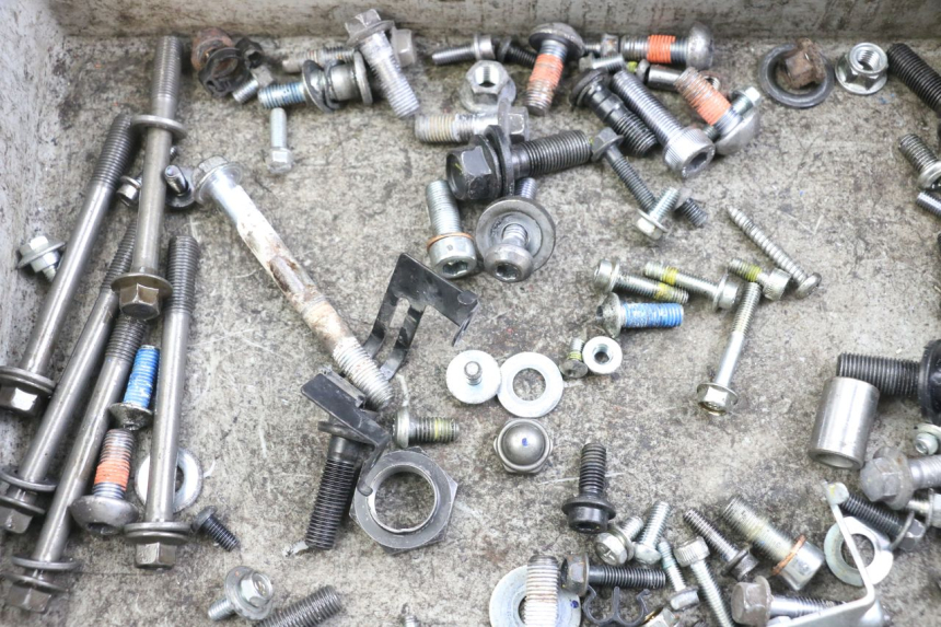 photo de ZAK SCHROEVEN EN BEVESTIGINGSMATERIAAL YAMAHA MT-07 MT07 ABS 700 (2014 - 2017) - Detail van het onderdeel