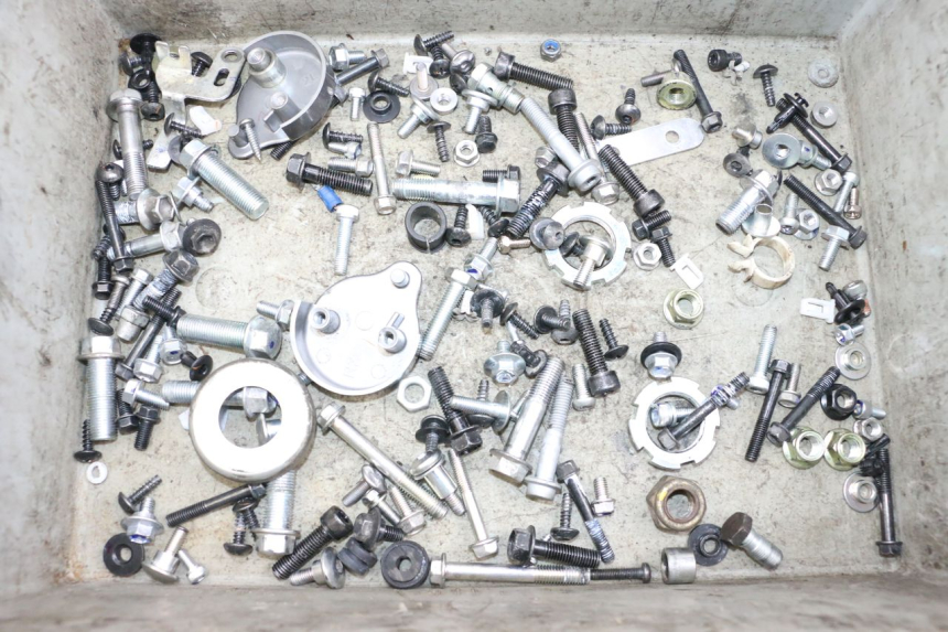 photo de ZAK SCHROEVEN EN BEVESTIGINGSMATERIAAL YAMAHA NEO'S CORE 1 (2022 - 2026) - Hoofdaanzicht